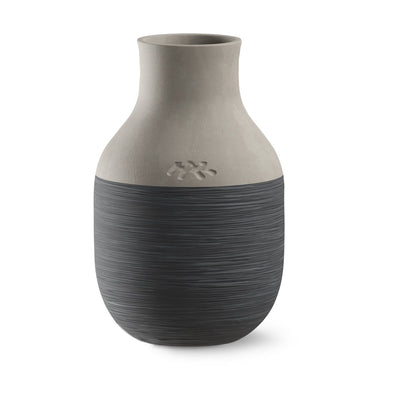 Se Kähler Omaggio Circulare Vase H12.5 cm Antracitgrå ✔ Kæmpe udvalg i Kähler ✔ Hurtig levering: 1 - 2 Hverdage samt billig fragt - Varenummer: KTT-594078-01 og barcode / Ean: '5703779188812 på lager - Udsalg på Indretning - Dekoration - Vaser Spar op til 55% - Over 1354 kendte brands på udsalg