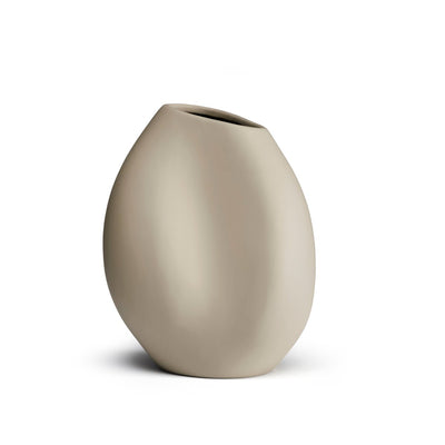 Se Cooee Design Lee vase 28 cm Sand ✔ Kæmpe udvalg i Cooee Design ✔ Hurtig levering: 1 - 2 Hverdage samt billig fragt - Varenummer: KTT-596586-01 og barcode / Ean: '7350156250389 på lager - Udsalg på Indretning - Dekoration - Vaser Spar op til 61% - Over 1300 kendte brands på udsalg
