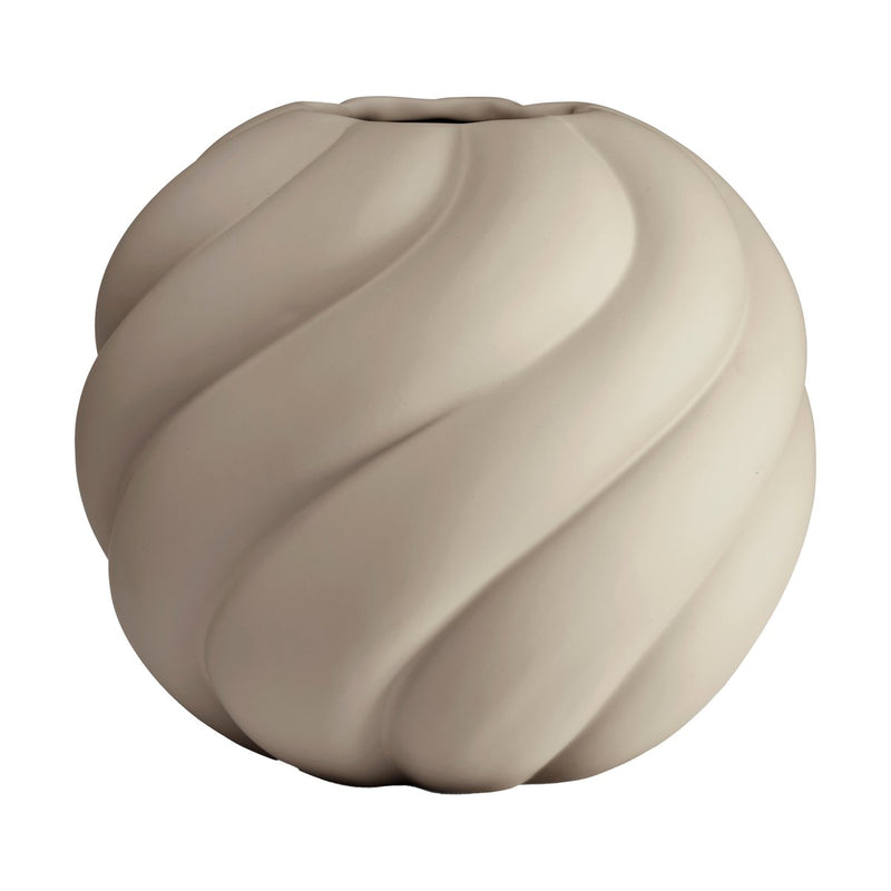 Se Cooee Design Twist ball vase 20 cm Sand ✔ Kæmpe udvalg i Cooee Design ✔ Hurtig levering: 1 - 2 Hverdage samt billig fragt - Varenummer: KTT-596595-01 og barcode / Ean: &