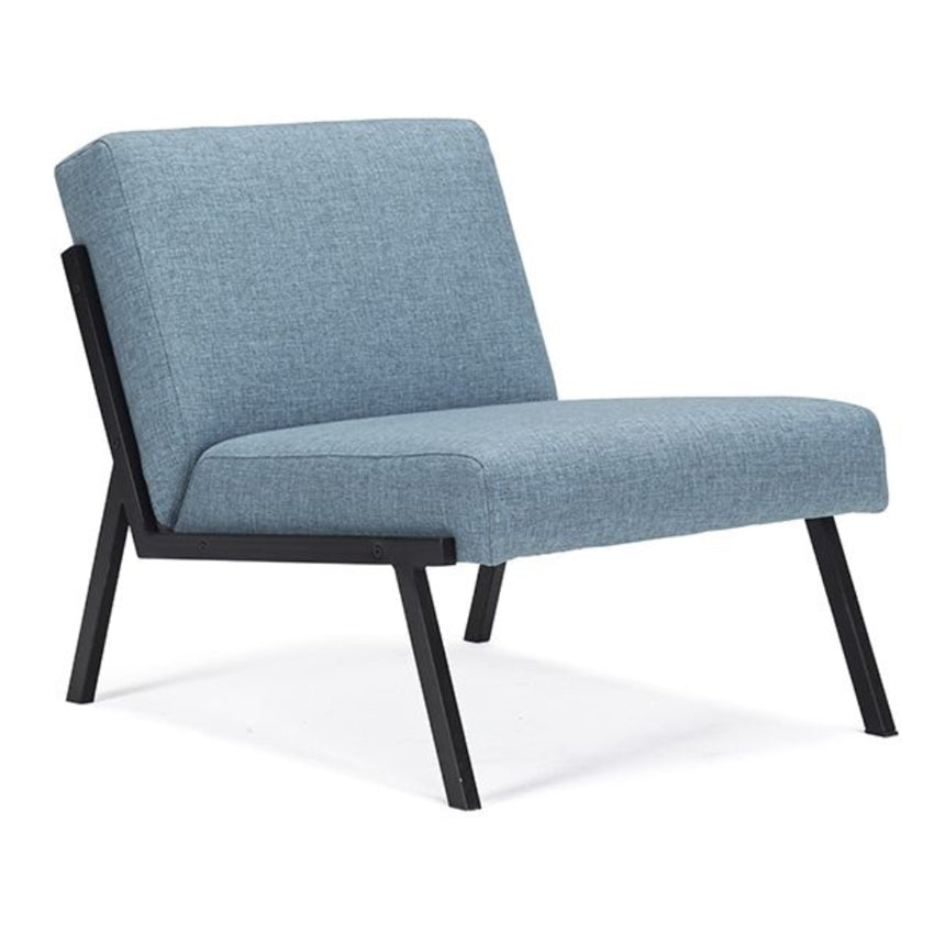 Innovation Living Vikko loungestol i light blue, designet af Emil Højfeldt og Per Weiss