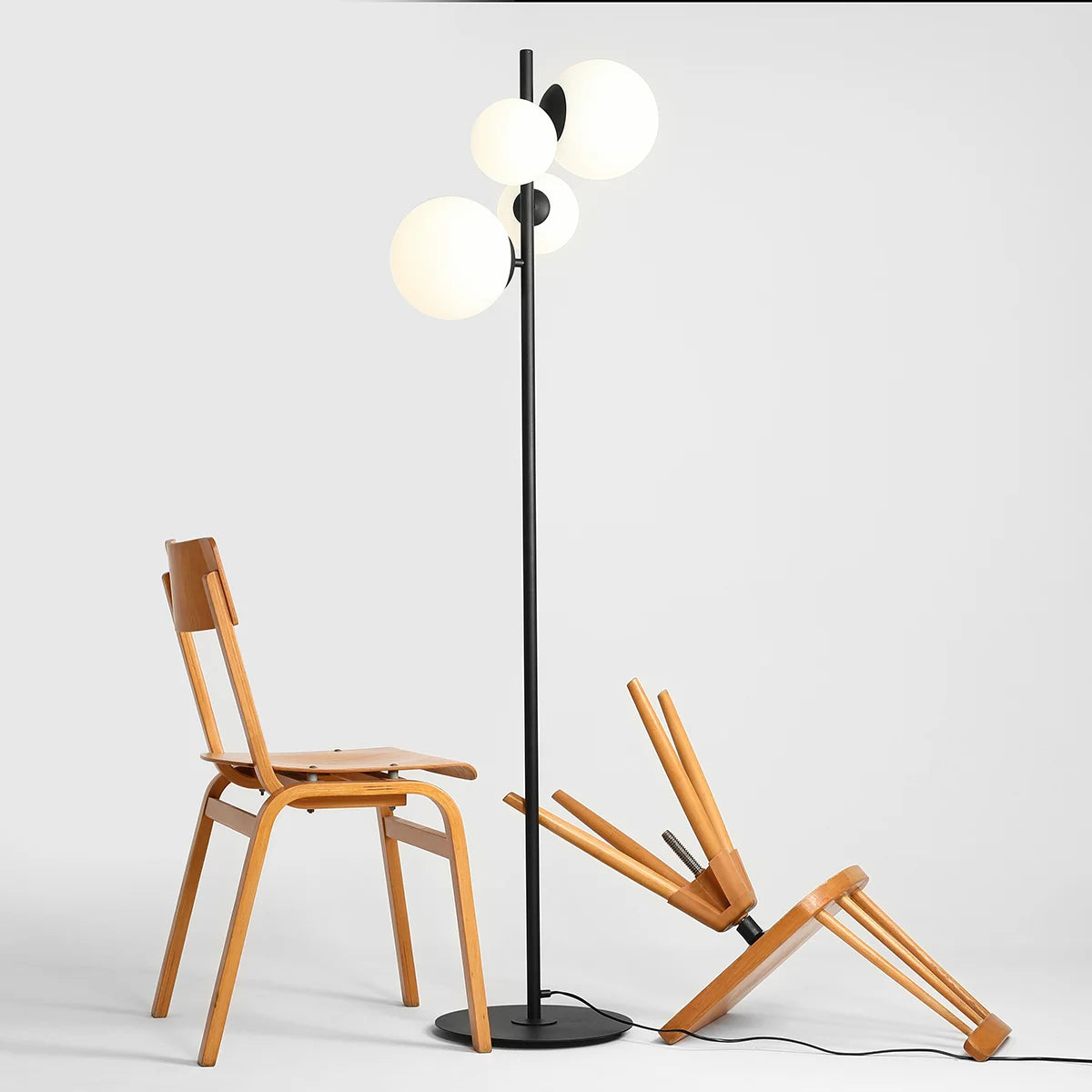 Se Dizzy - Gulvlampe i sort metal og hvidt glas ❤ Kæmpe udvalg i 3-nordic - Køb online på udsalg og tilbud lige nu ❤ Billig fragt • Hurtig levering - Varenummer: 3-nordic-8748 og barcode / Ean: på lager - Udsalg på Lamper - Gulvlamper Spar stort – op til 59% - Eksklusivt udsalg på over 2.739 brands