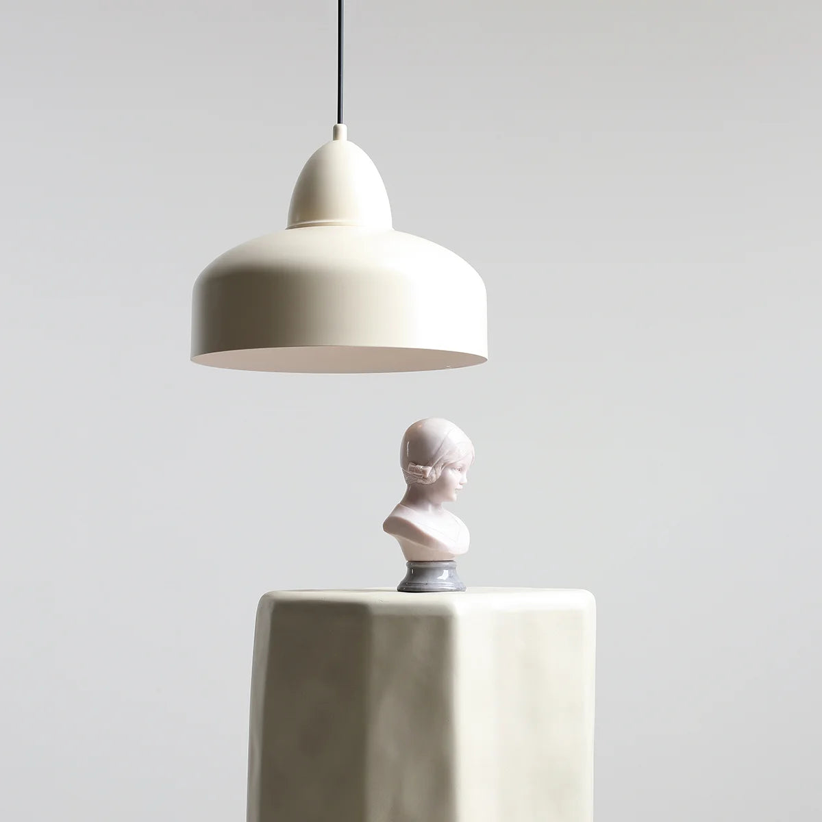 Se Kosmo - Loftlampe i cremefarvet metal ❤ Kæmpe udvalg i 3-nordic - Køb online på udsalg og tilbud lige nu ❤ Billig fragt og hurtig levering - Varenummer: 3-nordic-8730 og barcode / Ean: på lager - Udsalg på Lamper - Loftlamper - pendler - Pendler med 1 skærm Få op til 67% i rabat - Over 2.739 brands på stort udsalg