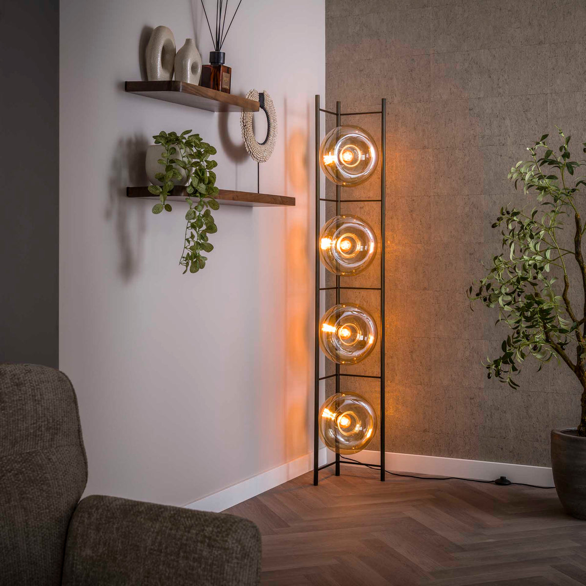 Se Iris- Gulvlampe i ravfarvet glas og bronzefarvet metal Levering med pære(r) ❤ Kæmpe udvalg i 3-nordic - Køb online på udsalg og tilbud lige nu ❤ Meget billig fragt og hurtig levering - Varenummer: 3-nordic-8944-7402 og barcode / Ean: på lager - Udsalg på Lamper - Gulvlamper Spar helt op til 57% - Over 2.739 kendte brands på udsalg