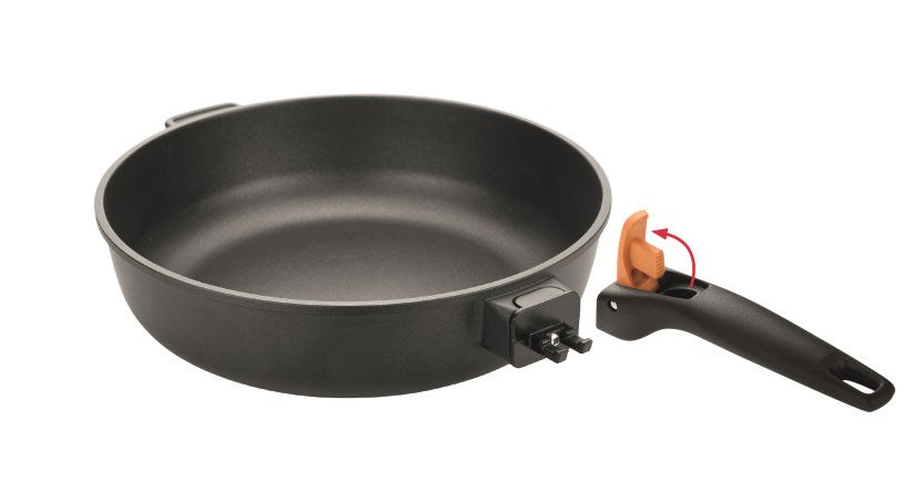 Dyb sauterpande på 28 cm i støbt aluminium med høj kant og aftageligt håndtag