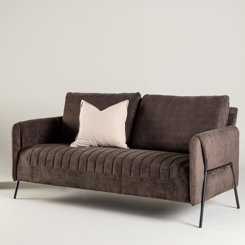 Se Oban - 2 personers sofa i brunt stof ❤ Kæmpe udvalg i 3-nordic - Køb online på udsalg og tilbud lige nu ❤ Hurtig levering til lave fragtpriser - Varenummer: 3-nordic-8834 og barcode / Ean: på lager - Udsalg på Dagligstue - Sofaer Spar stort – op til 71% - Over 2.739 brands med kæmpe udsalg