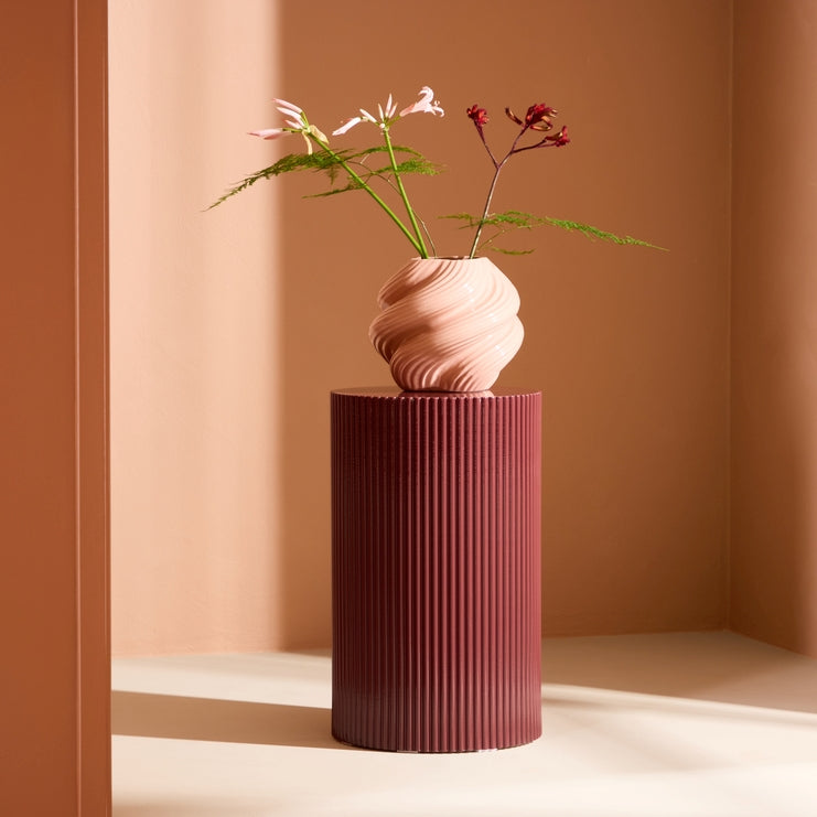 Se Luups - Sidebord/blomstersøjle i vinrød MDF, diameter 30,5 cm. ❤ Kæmpe udvalg i 3-nordic - Køb online på udsalg og tilbud lige nu ❤ Lav fragtpris og hurtig levering - Varenummer: 3-nordic-8809 og barcode / Ean: på lager - Udsalg på Dagligstue - Sofaborde - Moderne designs - unikt, nytænkende og individuelt Spar helt op til 79% - Over 739 kendte brands på udsalg