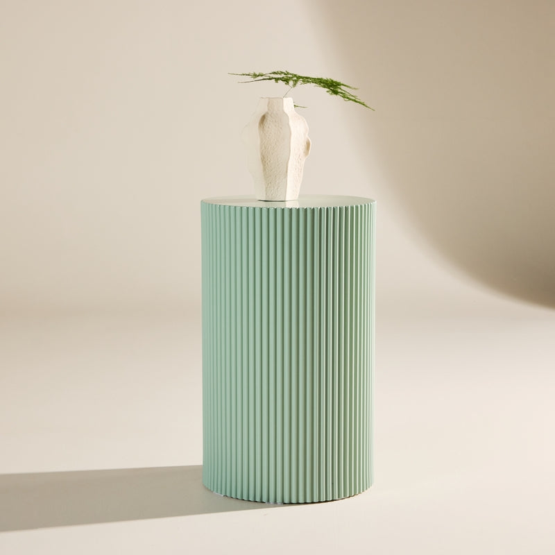 Se Luups - Sidebord/blomstersøjle i lysegrøn MDF, diameter 30,5 cm. ❤ Kæmpe udvalg i 3-nordic - Køb online på udsalg og tilbud lige nu ❤ Hurtig levering til lave fragtpriser - Varenummer: 3-nordic-8810 og barcode / Ean: på lager - Udsalg på Dagligstue - Sofaborde - Moderne designs - unikt, nytænkende og individuelt Op til 57% rabat - Mere end 1.329 populære mærker på udsalg