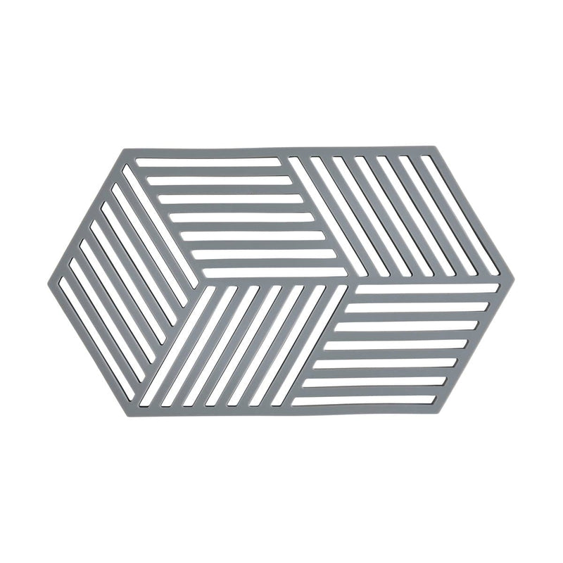 Se Zone Denmark Hexagon bordskåner stor Cool Grey ✔ Kæmpe udvalg i Zone Denmark ✔ Hurtig levering: 1 - 2 Hverdage samt billig fragt - Varenummer: KTT-615455-01 og barcode / Ean: &