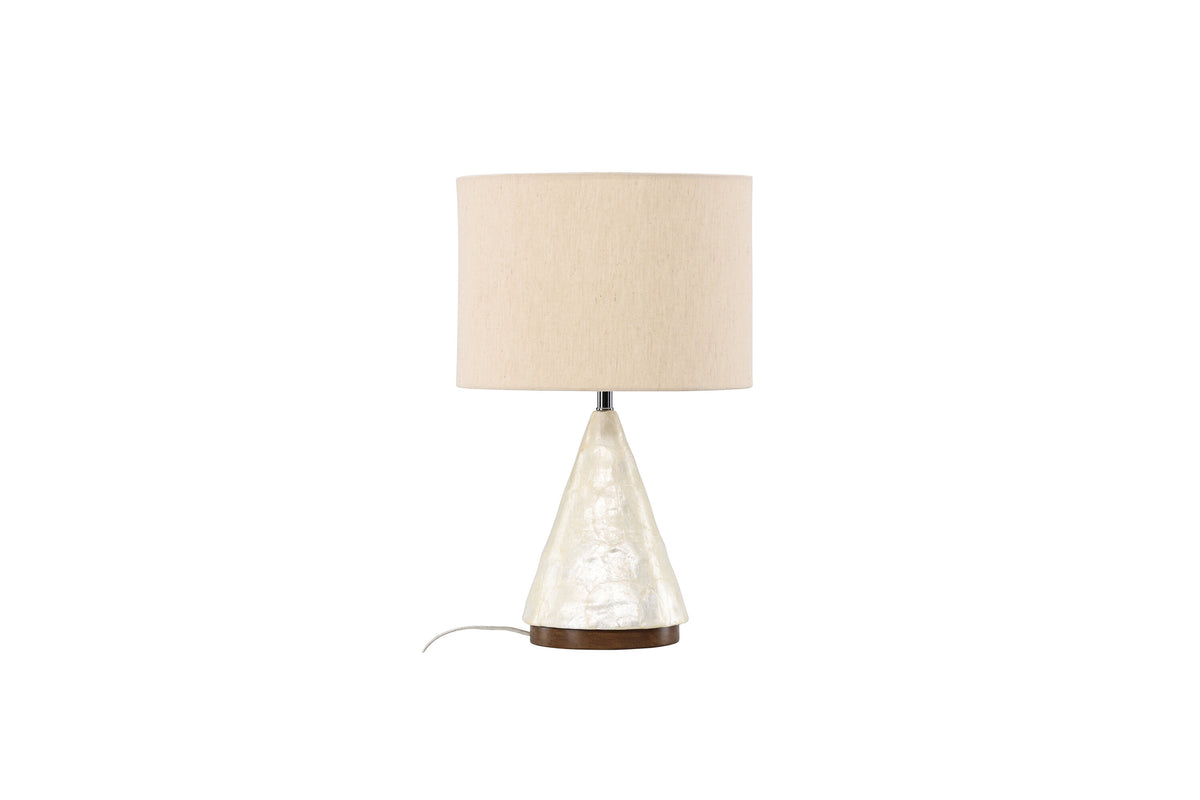 Se VIND COLLECTION Donsö bordlampe - lysegrå capiz ❤ Kæmpe udvalg i VIND Collection - Køb online på udsalg og tilbud lige nu ❤ Meget billig fragt og hurtig levering: 1 - 2 hverdage - Varenummer: Boboonline-115448 og barcode / Ean: 7340220830760 på lager - Udsalg på Interiør,Belysning,Lamper,Bordlamper,
Interiør,
Belysning,
Lamper,
Dagligstue,
Lamper Spar op til 51% - Over 785 kendte brands på udsalg