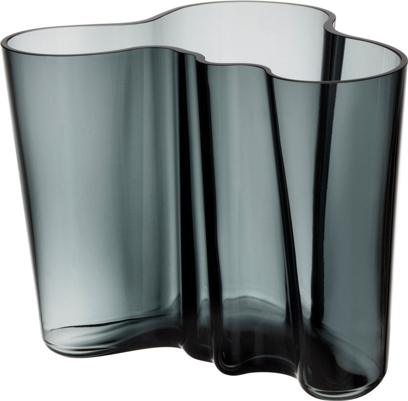 Se Iittala Aalto Vase 160mm GRÅ Str 160MM - Vaser ❤ Stort online udvalg i Iittala ❤ Meget billig fragt og hurtig levering: 1 - 2 hverdage - Varenummer: MGS-S00503545 og barcode / Ean: 6411923657037 på lager - Udsalg på Bolig - Interiør - Vaser & urtepotteskjulere - Vaser Spar op til 56% - Over 1112 kendte brands på udsalg