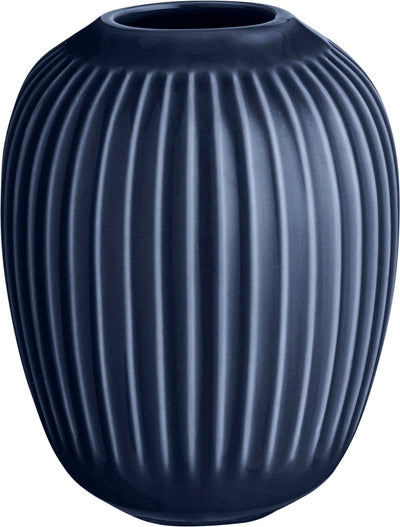 Se Kähler Hammershøi Vase H10 Indigo Str H:10 cm - Vaser ❤ Stort online udvalg i Kähler ❤ Meget billig fragt og hurtig levering: 1 - 2 hverdage - Varenummer: MGS-S00425184 og barcode / Ean: 5703779181837 på lager - Udsalg på Bolig - Interiør - Vaser & urtepotteskjulere - Vaser Spar op til 53% - Over 1312 kendte brands på udsalg