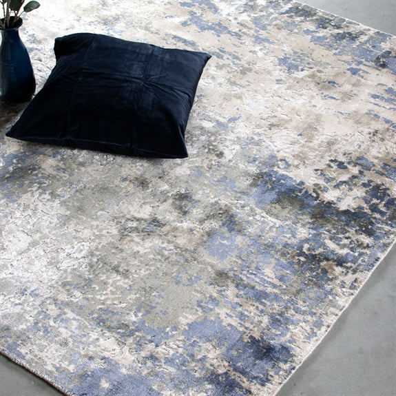 Venus-tæppe i 160 x 230 cm i Midnight Mix fra HC Interior Rugs, håndvævet i bambusviskose