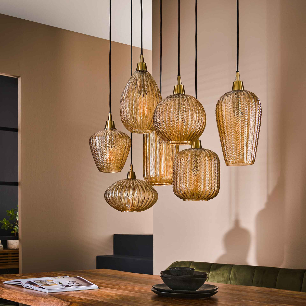 Se Player - Loftlampe med syv forskellige glaskupler i ravfarvet glas Levering med pære(r) ❤ Kæmpe udvalg i 3-nordic - Køb online på udsalg og tilbud lige nu ❤ Meget billig fragt og hurtig levering - Varenummer: 3-nordic-4836-6366 og barcode / Ean: på lager - Udsalg på Lamper - Loftlamper - pendler - Langbordspendler Store besparelser – op til 67% - 2.739+ brands til skarpe priser