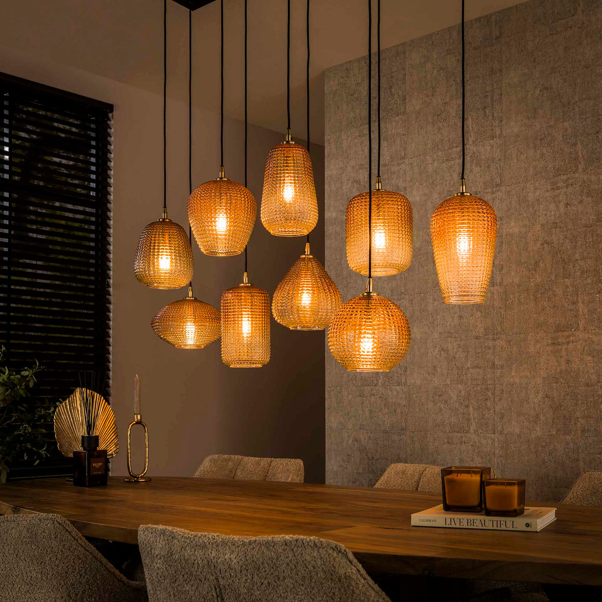 Se Misuna - Loftlampe med ni forskellige ravfarvede glasskærme Levering uden pære ❤ Kæmpe udvalg i 3-nordic - Køb online på udsalg og tilbud lige nu ❤ Billig fragt og hurtig levering - Varenummer: 3-nordic-8213-7000 og barcode / Ean: på lager - Udsalg på Lamper - Loftlamper - pendler - Langbordspendler Få op til 63% i rabat - Shop udsalg fra mere end 1.798 mærker