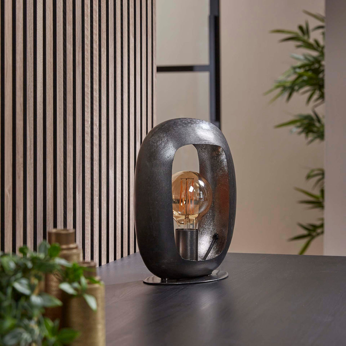 Se Cueva - Bordlampe i metal, højde 30 cm. Levering med pære(r) ❤ Kæmpe udvalg i 3-nordic - Køb online på udsalg og tilbud lige nu ❤ Lav fragtpris og hurtig levering - Varenummer: 3-nordic-4901-6459 og barcode / Ean: på lager - Udsalg på Lamper - Bordlamper Op til 57% rabat - Over 1.329 brands på online udsalg