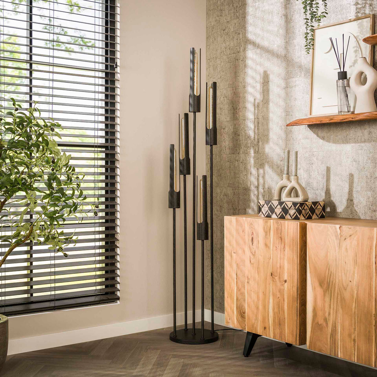 Se Pantalla - Gulvlampe med fem skærme i sort metal Levering uden pære ❤ Kæmpe udvalg i 3-nordic - Køb online på udsalg og tilbud lige nu ❤ Lav fragtpris og hurtig levering - Varenummer: 3-nordic-8273-7034 og barcode / Ean: på lager - Udsalg på Lamper - Gulvlamper Spar helt op til 79% - Stort udsalg på over 739 brands