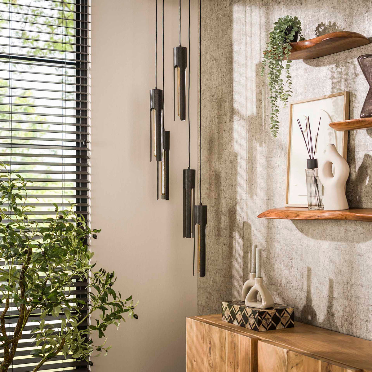Se Pantalla - Loftlampe med fem skærme i sort metal Levering med pære(r) ❤ Kæmpe udvalg i 3-nordic - Køb online på udsalg og tilbud lige nu ❤ Super billig fragt og lynhurtig levering - Varenummer: 3-nordic-8275-7039 og barcode / Ean: på lager - Udsalg på Lamper - Loftlamper - pendler - Hjørnelamper Spar helt op til 57% - Kæmpe udsalg på over 739 brands