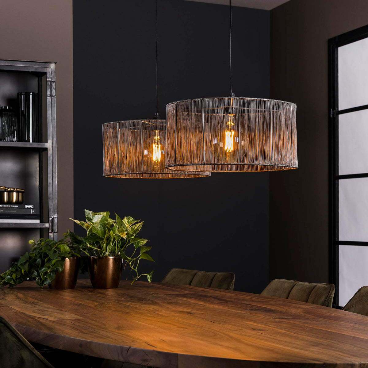 Se Dow - Loftlampe i metal med to skærme Levering uden pære ❤ Kæmpe udvalg i 3-nordic - Køb online på udsalg og tilbud lige nu ❤ Billig fragt • Hurtig levering - Varenummer: 3-nordic-3555-5544 og barcode / Ean: på lager - Udsalg på Lamper - Loftlamper - pendler - Langbordspendler Spar stort – op til 71% - Over 2.739 kendte brands på stort udsalg