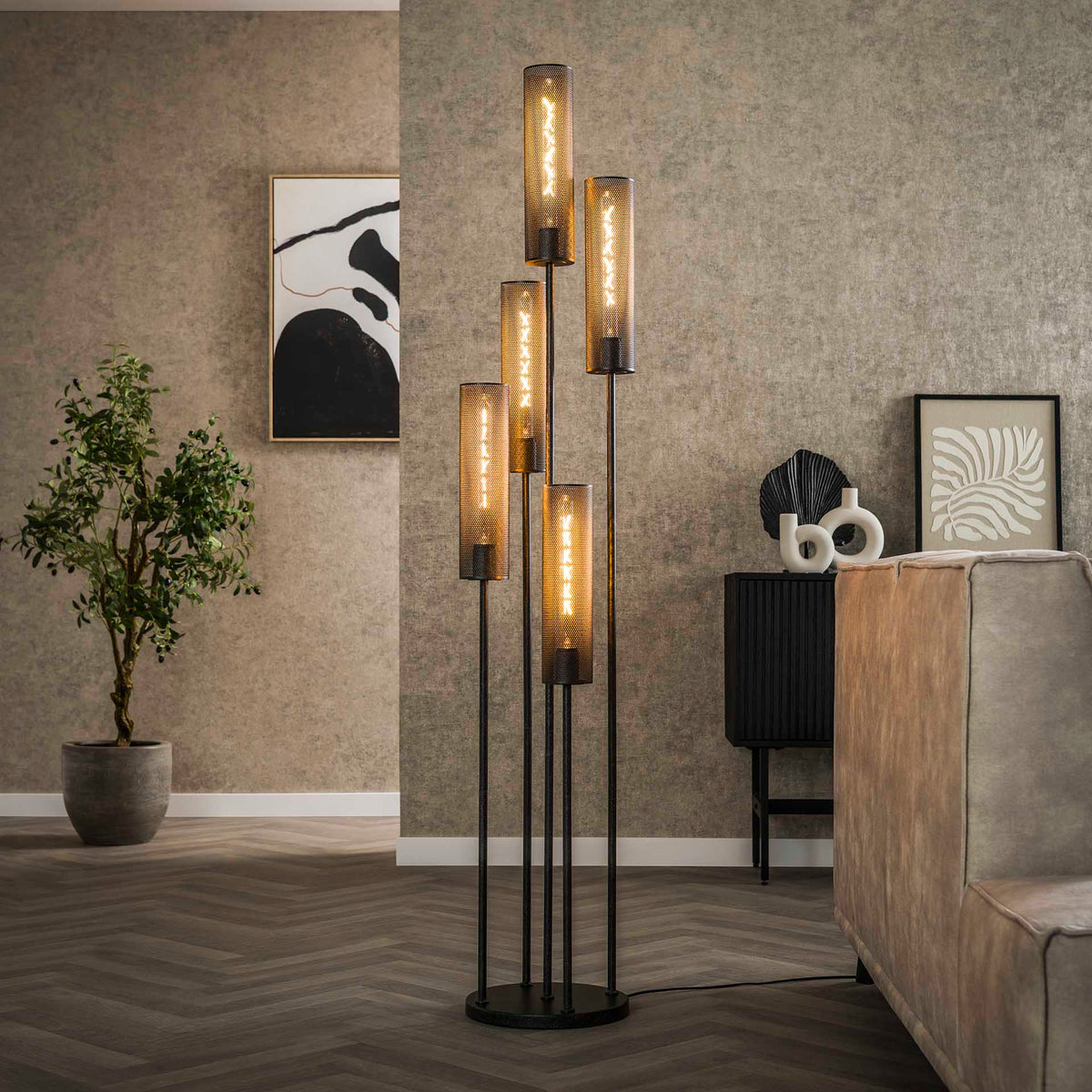 Se Pipe - Gulvlampe med fem metalrør i artic sort Levering uden pære ❤ Kæmpe udvalg i 3-nordic - Køb online på udsalg og tilbud lige nu ❤ Lav fragtpris og hurtig levering - Varenummer: 3-nordic-8377-7107 og barcode / Ean: på lager - Udsalg på Lamper - Gulvlamper Op til 57% rabat - Mere end 1.329 populære mærker på udsalg