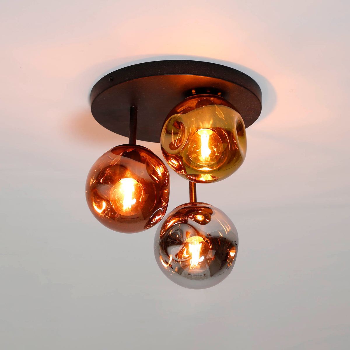 Se Triblet - Plafond med tre glaskupler Levering uden pære ❤ Kæmpe udvalg i 3-nordic - Køb online på udsalg og tilbud lige nu ❤ Super billig fragt og lynhurtig levering - Varenummer: 3-nordic-5728-6765 og barcode / Ean: på lager - Udsalg på Lamper - Loftlamper - pendler - Plafond lamper & lysekroner Spar stort – op til 71% - Over 2.739 brands med kæmpe udsalg