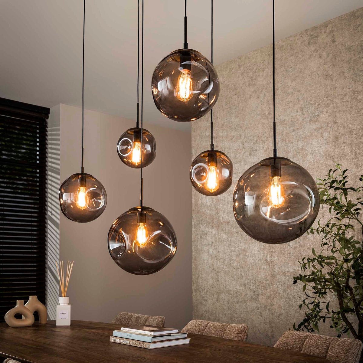 Se Gomera - Loftslampe med seks glaskupler Levering med pære(r) ❤ Kæmpe udvalg i 3-nordic - Køb online på udsalg og tilbud lige nu ❤ Super billig fragt og lynhurtig levering - Varenummer: 3-nordic-8824-7334 og barcode / Ean: på lager - Udsalg på Lamper - Loftlamper - pendler - Langbordspendler Spar stort – op til 71% - Over 2.739 brands med kæmpe udsalg