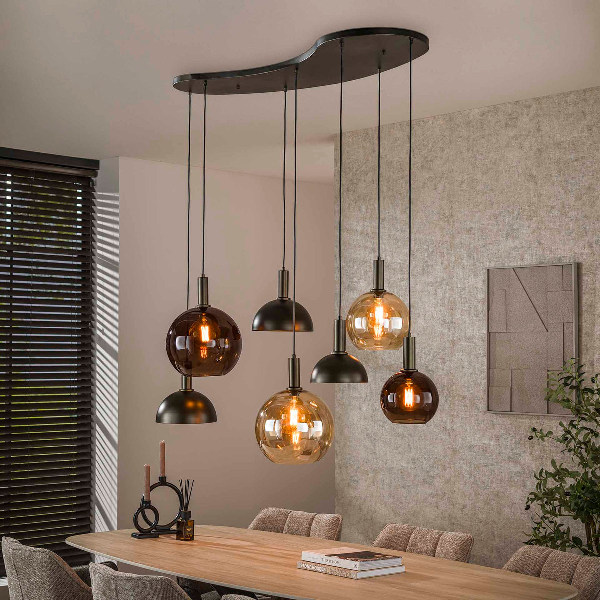 Se Vivaldi - Loftlampe med syv kupler, fire i glas og tre i metal Levering uden pære ❤ Kæmpe udvalg i 3-nordic - Køb online på udsalg og tilbud lige nu ❤ Lav fragtpris og hurtig levering - Varenummer: 3-nordic-8895-7370 og barcode / Ean: på lager - Udsalg på Lamper - Loftlamper - pendler - Langbordspendler Spar helt op til 73% - Stort udsalg på over 739 brands