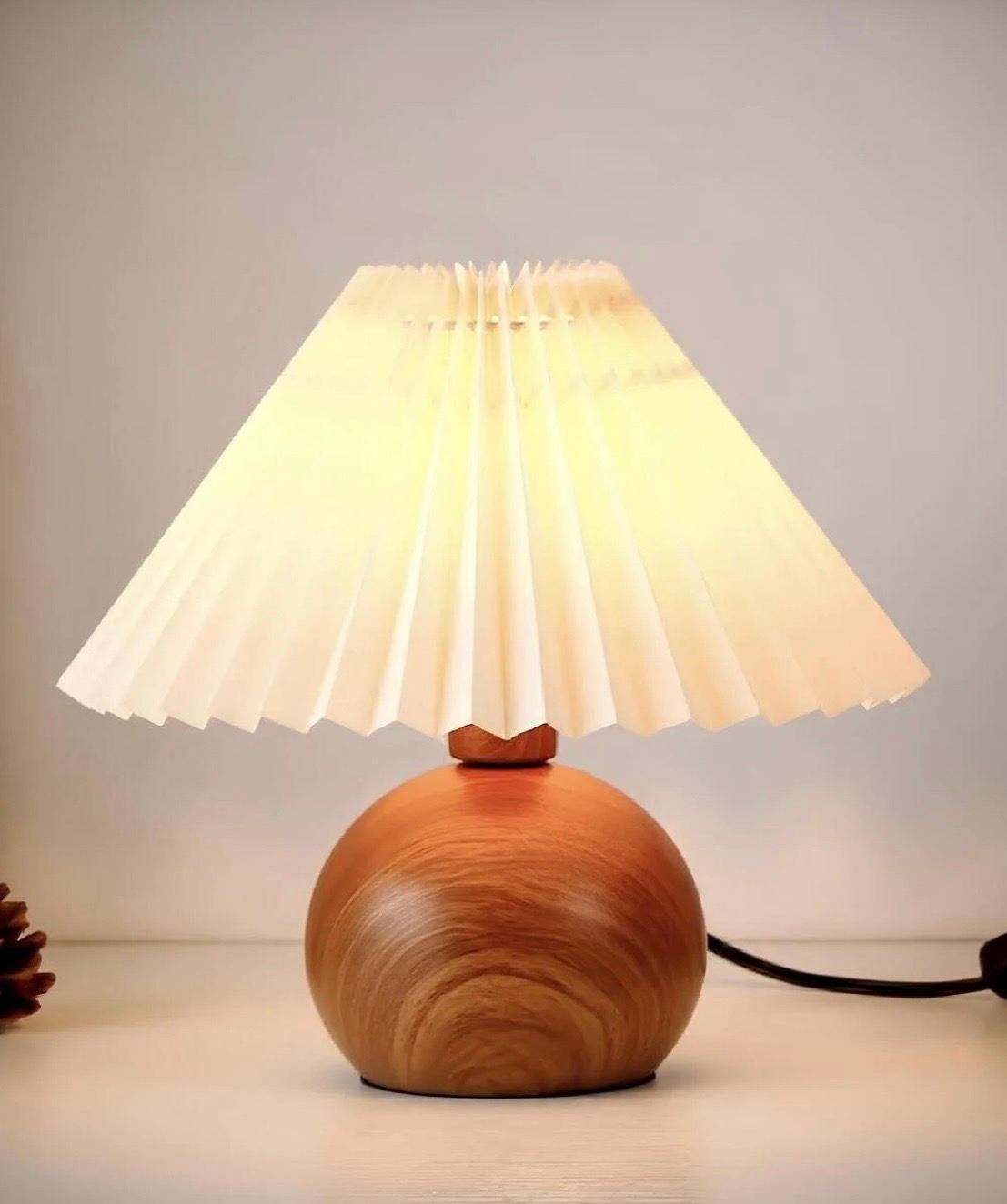 Se NORDVÄRK BRZ-343410 bordlampe - creme PVC og valnøddefarvet træ ❤ Kæmpe udvalg i NORDVÄRK - Køb online på udsalg og tilbud lige nu ❤ Super billig fragt og lynhurtig levering - Varenummer: Boboonline-125205 og barcode / Ean: 8684284142681 på lager - Udsalg på Interiør,
Belysning,
Lamper,
Billige lamper,
Billige bordlamper,
Trælamper, Store besparelser – op til 77% - Shop over 2.281 kendte brands på udsalg