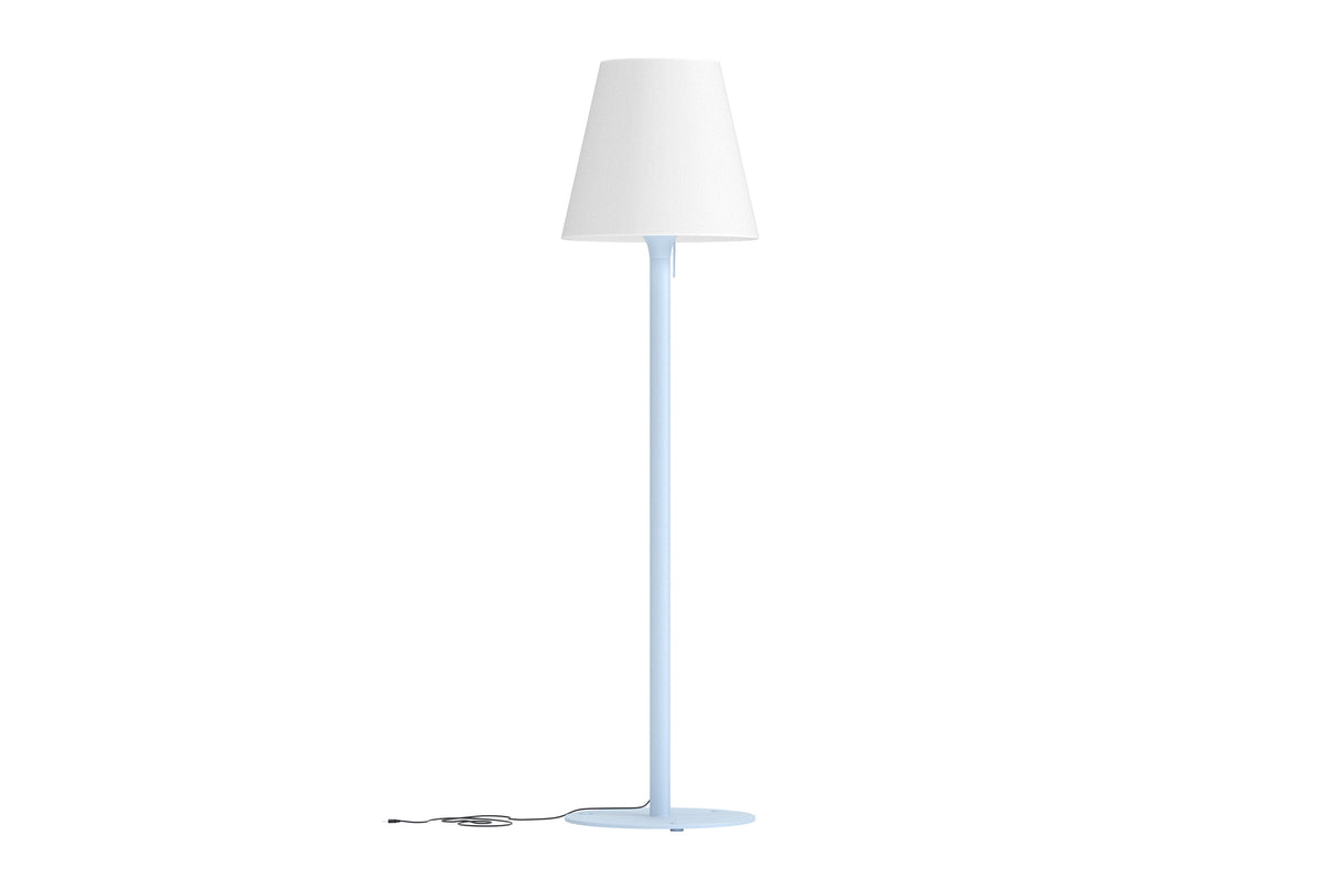 Se VENTURE HOME Moris udendørs gulvlampe, m. hvid skærm - lyseblå stål ❤ Kæmpe udvalg i Venture Design - Køb online på udsalg og tilbud lige nu ❤ Billig fragt og hurtig levering - Varenummer: Boboonline-126670 og barcode / Ean: 7340220867094 på lager - Udsalg på Interiør,
Belysning,
Udendørs møbler,
Havetilbehør,
Terrasse og have,
Udendørs - dive Op til 57% rabat - Kendte mærker på udsalg – over 1.329 brands