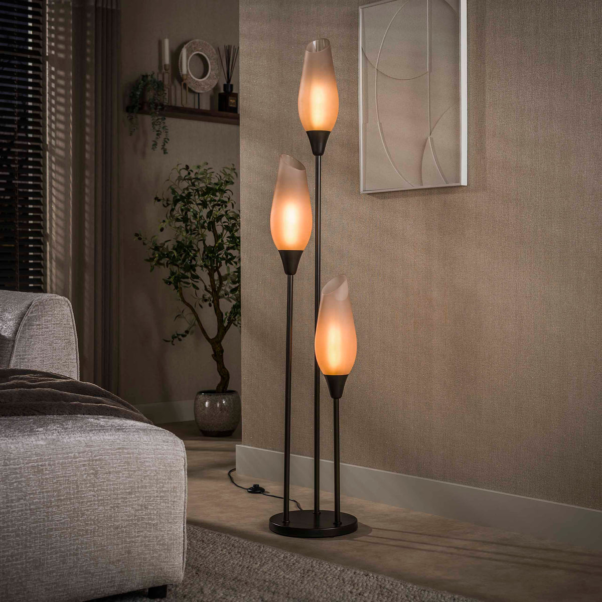 Se Kubo - Gulvlampe med frostede brune glasskærme, højde 168 cm Levering med pære(r) ❤ Kæmpe udvalg i 3-nordic - Køb online på udsalg og tilbud lige nu ❤ Billig fragt og hurtig levering - Varenummer: 3-nordic-8998-7437 og barcode / Ean: på lager - Udsalg på Lamper - Gulvlamper Op til 61% rabat - Mere end 1.329 populære mærker på udsalg