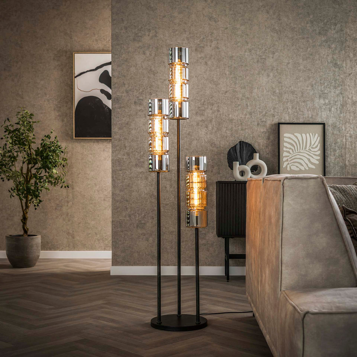 Se Baldo - Gulvlampe i metal og forkromet glas Levering med pære(r) ❤ Kæmpe udvalg i 3-nordic - Køb online på udsalg og tilbud lige nu ❤ Billig fragt • Hurtig levering - Varenummer: 3-nordic-8331-7086 og barcode / Ean: på lager - Udsalg på Lamper - Gulvlamper Spar helt op til 79% - Find dine favoritter blandt 2.739 brands