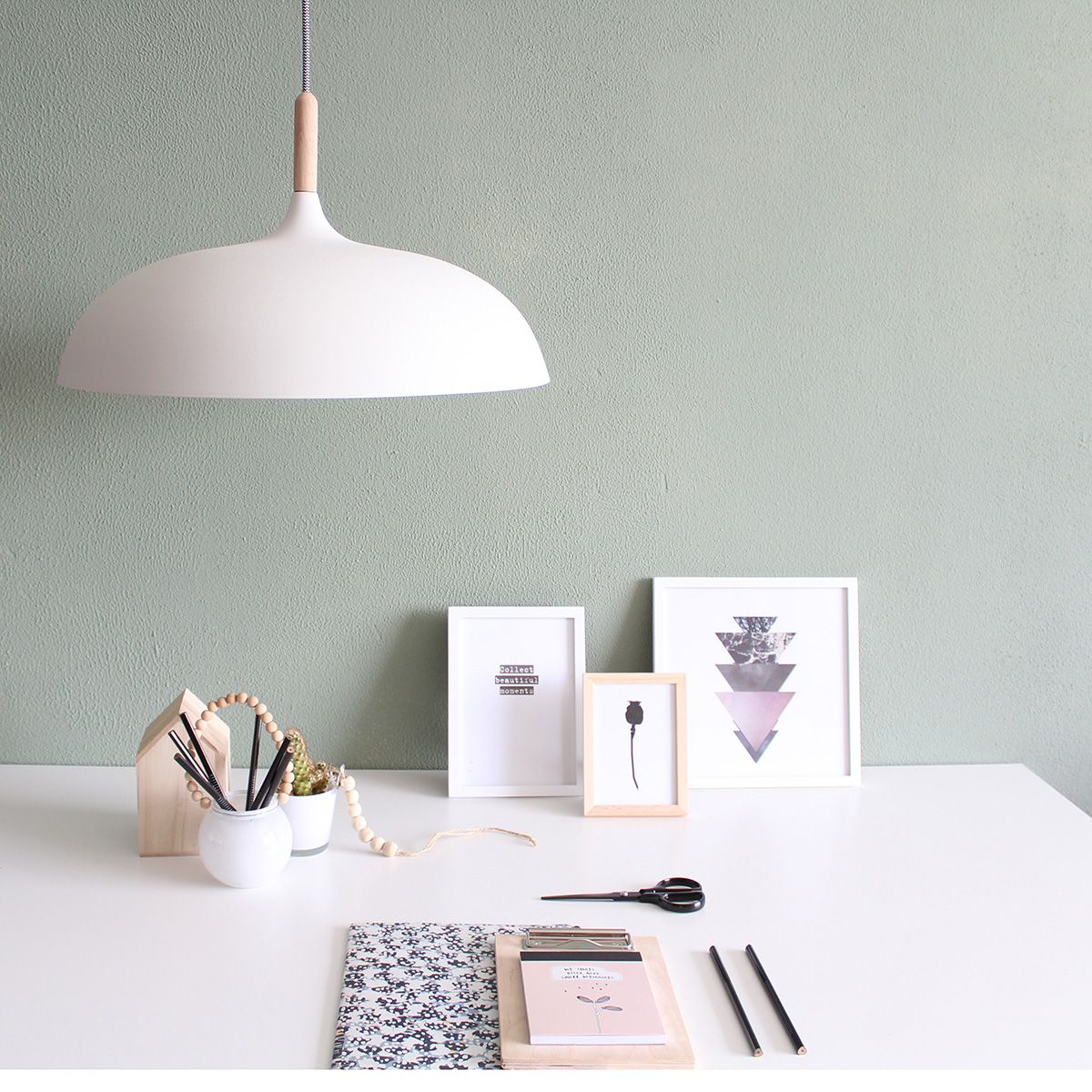 Se Gine-B - loftlampe i hvid metal og træ ❤ Kæmpe udvalg i 3-nordic - Køb online på udsalg og tilbud lige nu ❤ Billig fragt og hurtig levering - Varenummer: 3-nordic-4150 og barcode / Ean: på lager - Udsalg på Lamper - Loftlamper - pendler - Pendler med 1 skærm Store besparelser – op til 77% - Shop over 2.281 kendte brands på udsalg