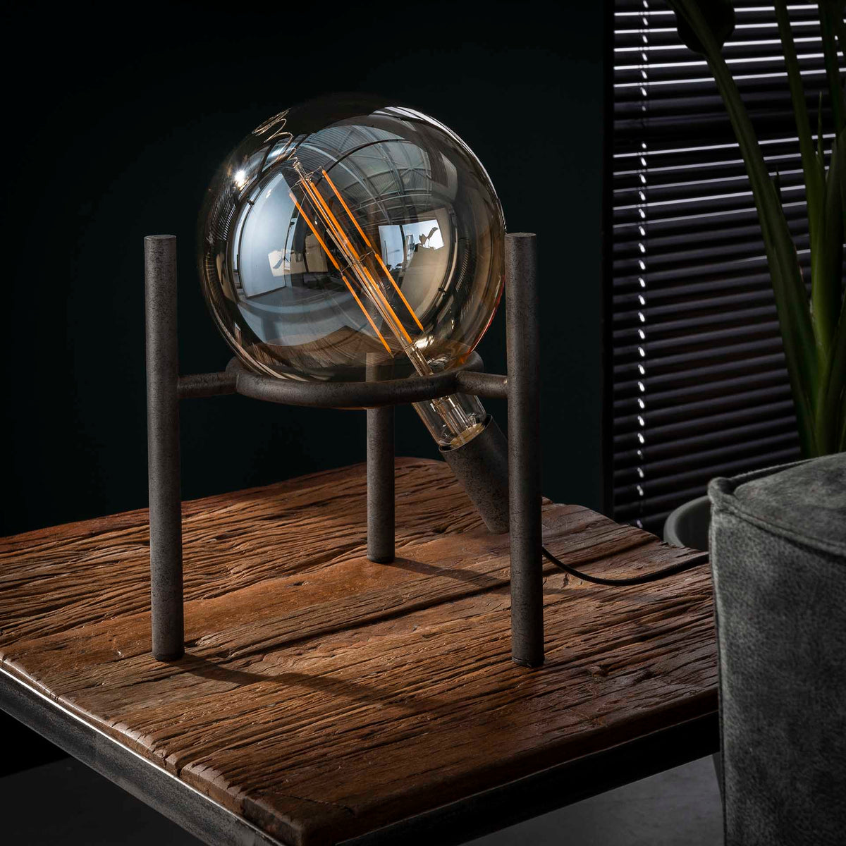 Se Saturn - Bordlampe i glas og sølv metal ❤ Kæmpe udvalg i 3-nordic - Køb online på udsalg og tilbud lige nu ❤ Lav fragtpris og hurtig levering - Varenummer: 3-nordic-1493 og barcode / Ean: på lager - Udsalg på Lamper - Bordlamper Spar stort – op til 59% - Over 2.739 brands med daglige tilbud