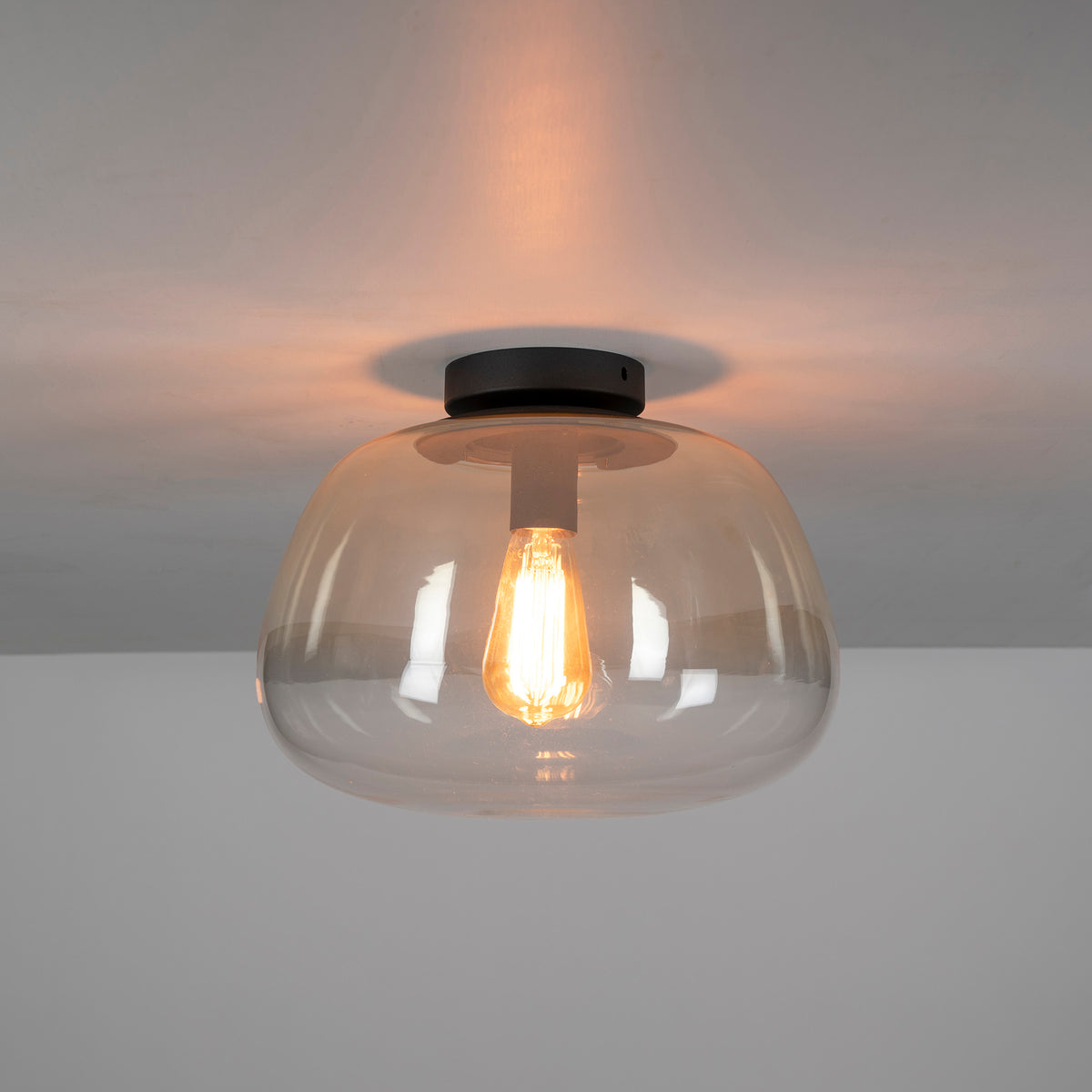 Se Regor - Plafond i ravfarvet glas Levering med pære(r) ❤ Kæmpe udvalg i 3-nordic - Køb online på udsalg og tilbud lige nu ❤ Lav fragtpris og hurtig levering - Varenummer: 3-nordic-8939-7392 og barcode / Ean: på lager - Udsalg på Lamper - Loftlamper - pendler - Plafond lamper & lysekroner Spar helt op til 73% - Stort udsalg på over 739 brands
