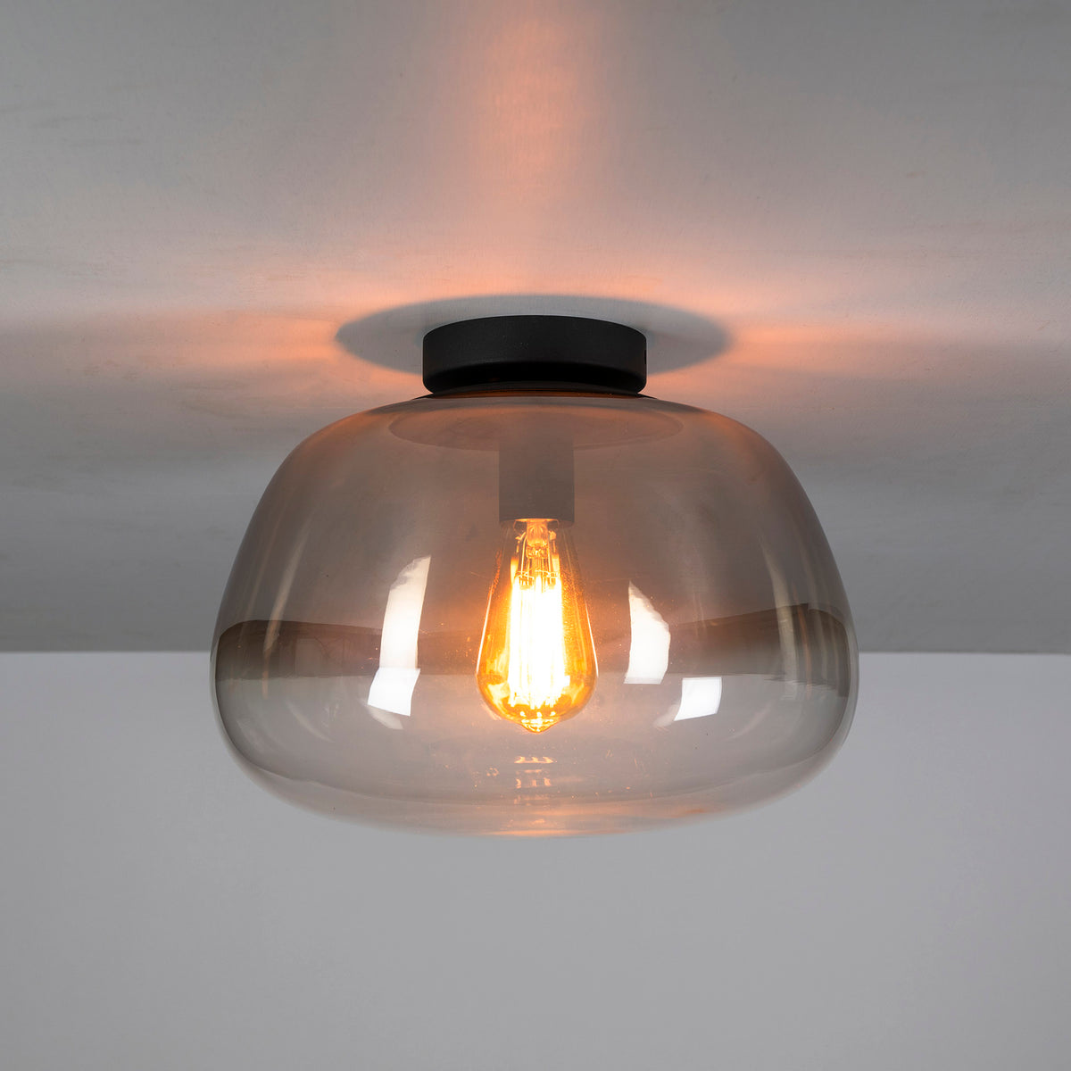 Se Regor - Plafond i røgfarvet glas Levering uden pære ❤ Kæmpe udvalg i 3-nordic - Køb online på udsalg og tilbud lige nu ❤ Hurtig levering til lave fragtpriser - Varenummer: 3-nordic-8940-7393 og barcode / Ean: på lager - Udsalg på Lamper - Loftlamper - pendler - Plafond lamper & lysekroner Op til 61% rabat - Kendte mærker på udsalg – over 1.329 brands
