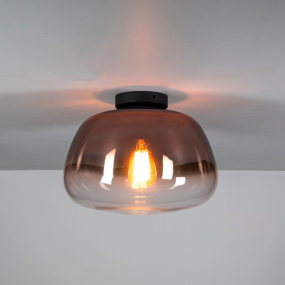 Se Regor - Plafond i kobberfarvet glas Levering uden pære ❤ Kæmpe udvalg i 3-nordic - Køb online på udsalg og tilbud lige nu ❤ Meget billig fragt og hurtig levering - Varenummer: 3-nordic-8941-7395 og barcode / Ean: på lager - Udsalg på Lamper - Loftlamper - pendler - Plafond lamper & lysekroner Store besparelser – op til 77% - Udsalg på mere end 2.281 populære mærker