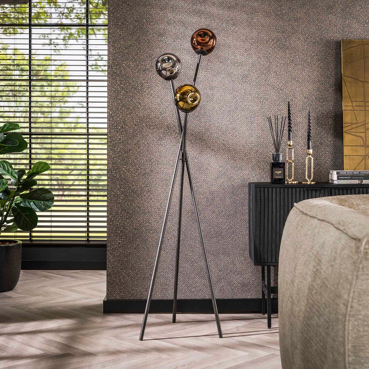 Se Triblet - Gulvlampe med tre glaskupler Levering uden pære ❤ Kæmpe udvalg i 3-nordic - Køb online på udsalg og tilbud lige nu ❤ Lav fragtpris og hurtig levering - Varenummer: 3-nordic-5729-6767 og barcode / Ean: på lager - Udsalg på Lamper - Gulvlamper Spar helt op til 57% - Stort udsalg på over 739 brands