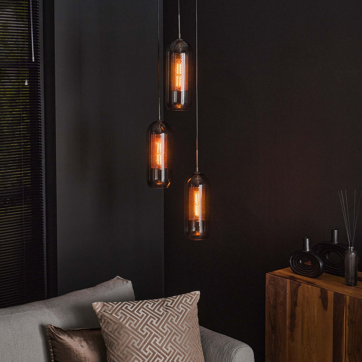 Se Big-Smoke - Loftlampe med tre skærme i mundblæst røget glas Levering med pære(r) ❤ Kæmpe udvalg i 3-nordic - Køb online på udsalg og tilbud lige nu ❤ Billig fragt • Hurtig levering - Varenummer: 3-nordic-4846-6386 og barcode / Ean: på lager - Udsalg på Lamper - Loftlamper - pendler - Hjørnelamper Spar stort – op til 59% - Over 2.739 kendte mærker online