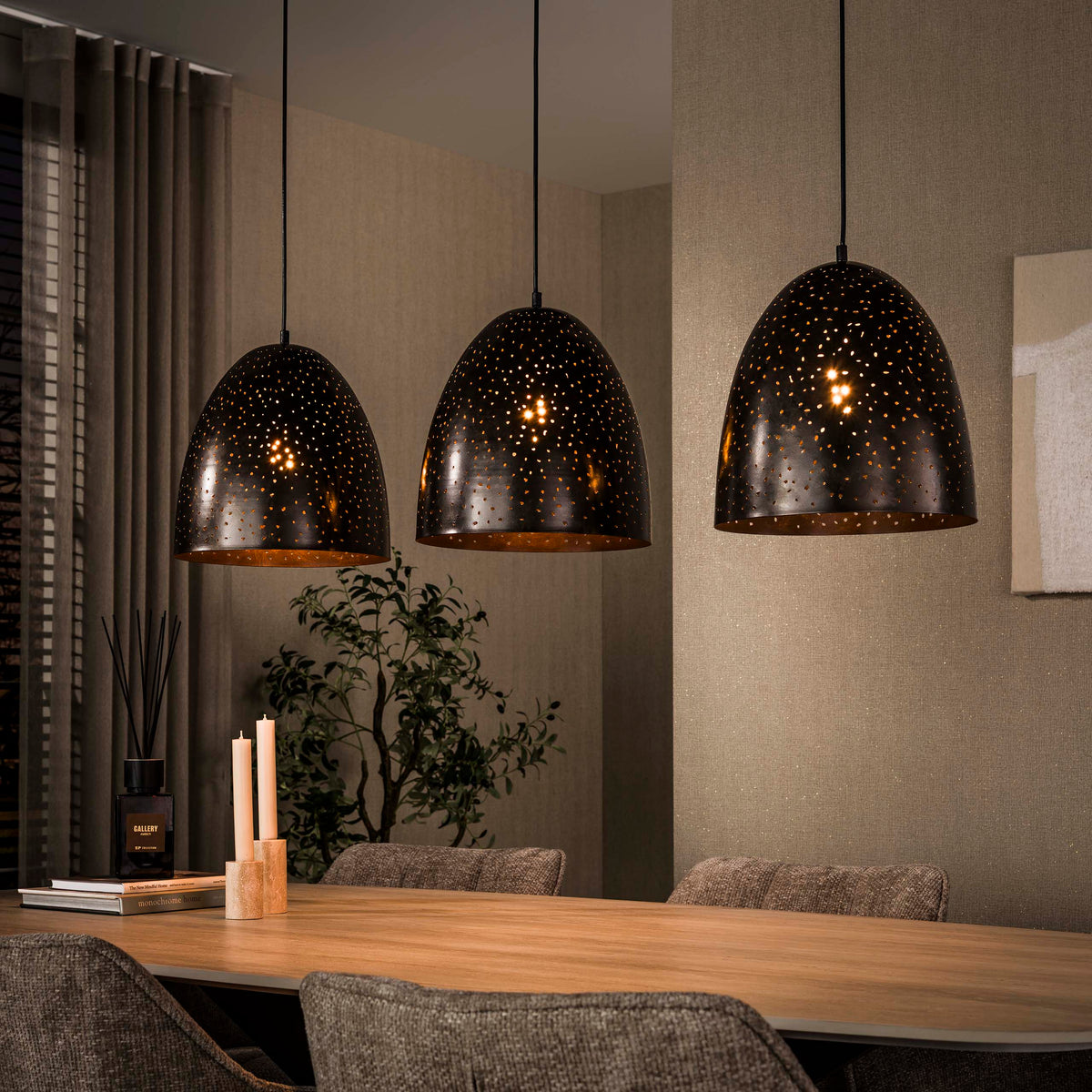 Se Aronas - Loftlampe med tre skærme i brun hullet metal Levering uden pære ❤ Kæmpe udvalg i 3-nordic - Køb online på udsalg og tilbud lige nu ❤ Hurtig levering til lave fragtpriser - Varenummer: 3-nordic-8997-7434 og barcode / Ean: på lager - Udsalg på Lamper - Loftlamper - pendler - Langbordspendler Store besparelser – op til 71% - Store besparelser på over 2.281 brands