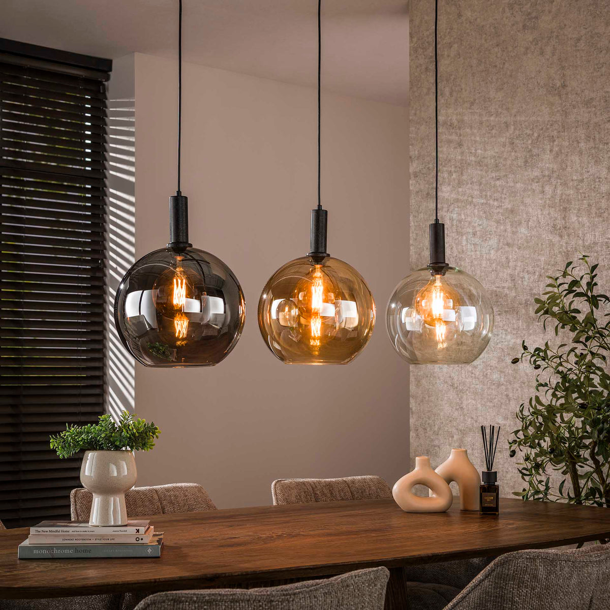 Se Maxus - Loftlampe med tre forskellige glaskupler Levering med pære(r) ❤ Kæmpe udvalg i 3-nordic - Køb online på udsalg og tilbud lige nu ❤ Billig fragt og hurtig levering - Varenummer: 3-nordic-8892-7365 og barcode / Ean: på lager - Udsalg på Lamper - Loftlamper - pendler - Langbordspendler Få op til 67% i rabat - Over 1.798 brands samlet på udsalg
