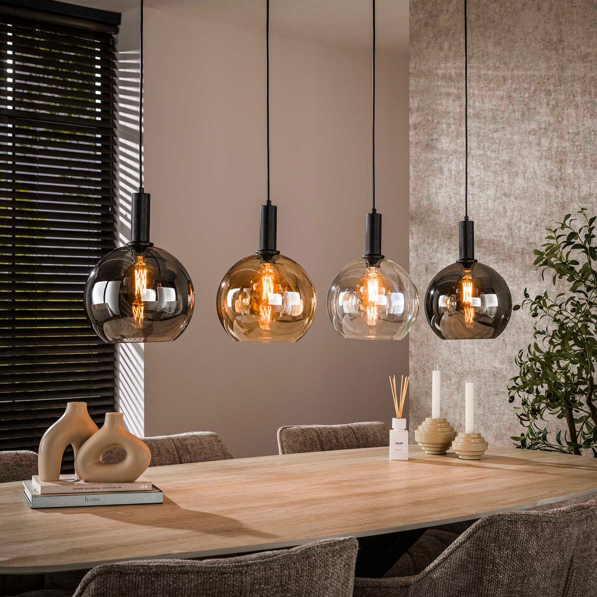 Se Maxus - Loftlampe med fire glaskupler Levering med pære(r) ❤ Kæmpe udvalg i 3-nordic - Køb online på udsalg og tilbud lige nu ❤ Super billig fragt og lynhurtig levering - Varenummer: 3-nordic-8893-7367 og barcode / Ean: på lager - Udsalg på Lamper - Loftlamper - pendler - Langbordspendler Spar stort – op til 59% - Over 2.739 brands med kæmpe udsalg