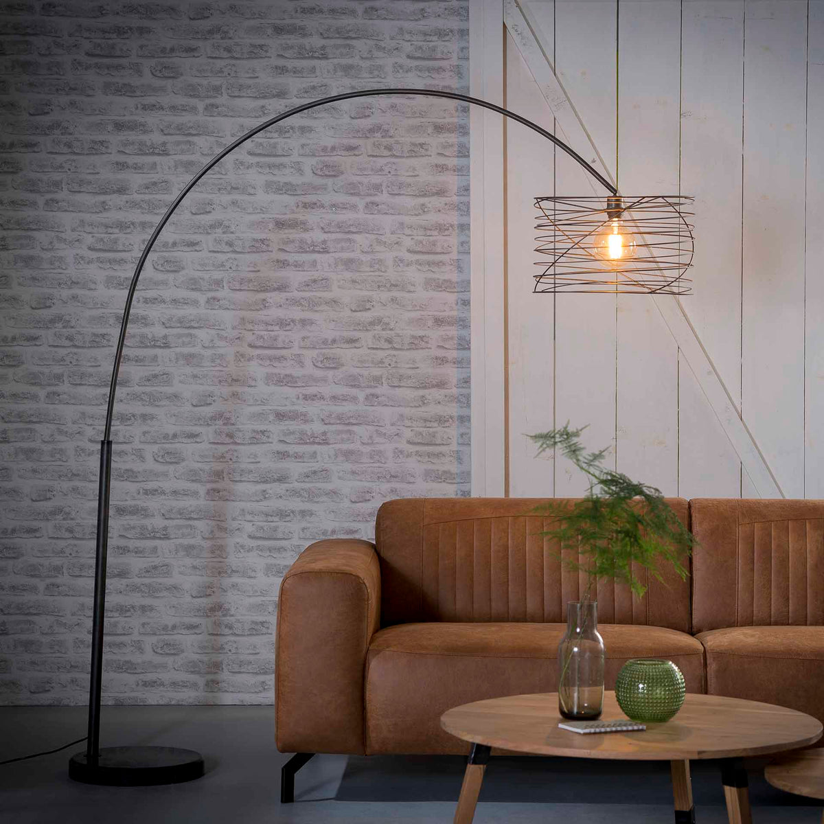 Se Spirilla - Spændende buet gulvlampe med spiralformet skærm Levering uden pære ❤ Kæmpe udvalg i 3-nordic - Køb online på udsalg og tilbud lige nu ❤ Billig fragt • Hurtig levering - Varenummer: 3-nordic-1890-3533 og barcode / Ean: på lager - Udsalg på Lamper - Gulvlamper Spar helt op til 57% - Over 739 kendte brands på udsalg
