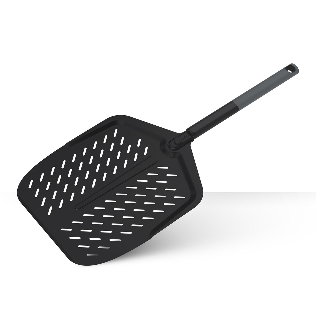 Sort Witt pizzaspade på 12 tommer med Soft Grip og perforeret metalblad