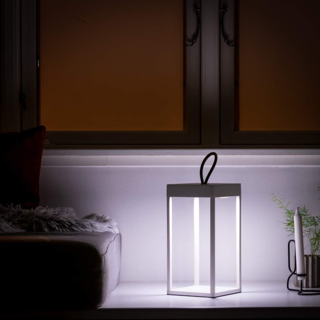 Hvid transportabel Lucerna lampe på 30 cm fra Loom Design