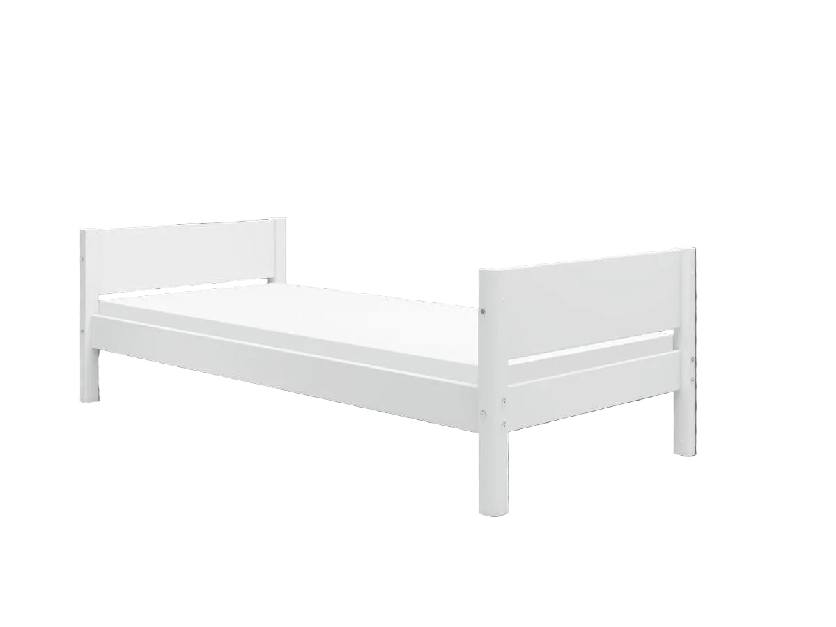 Flexa White enkeltseng i hvid, 90 x 200 cm, med hoved- og fodgavl