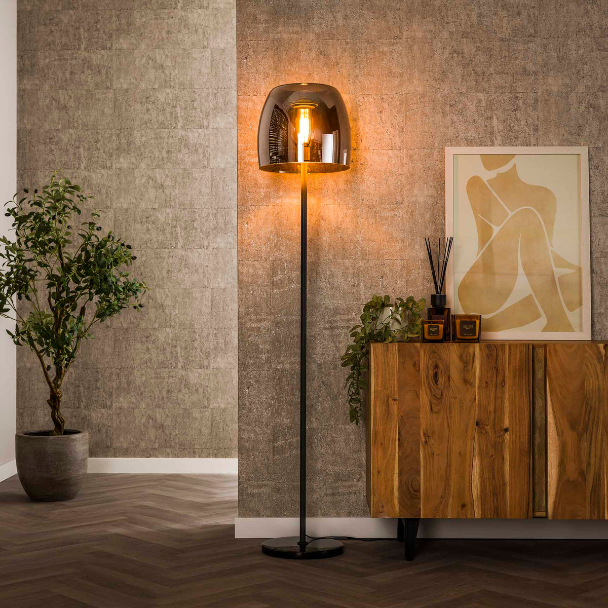 Se Solaro- Gulvlampe i metal og skærm i røgfarvet glas Levering med pære(r) ❤ Kæmpe udvalg i 3-nordic - Køb online på udsalg og tilbud lige nu ❤ Super billig fragt og lynhurtig levering - Varenummer: 3-nordic-8333-7090 og barcode / Ean: på lager - Udsalg på Lamper - Gulvlamper Spar stort – op til 71% - Over 2.739 kendte mærker online