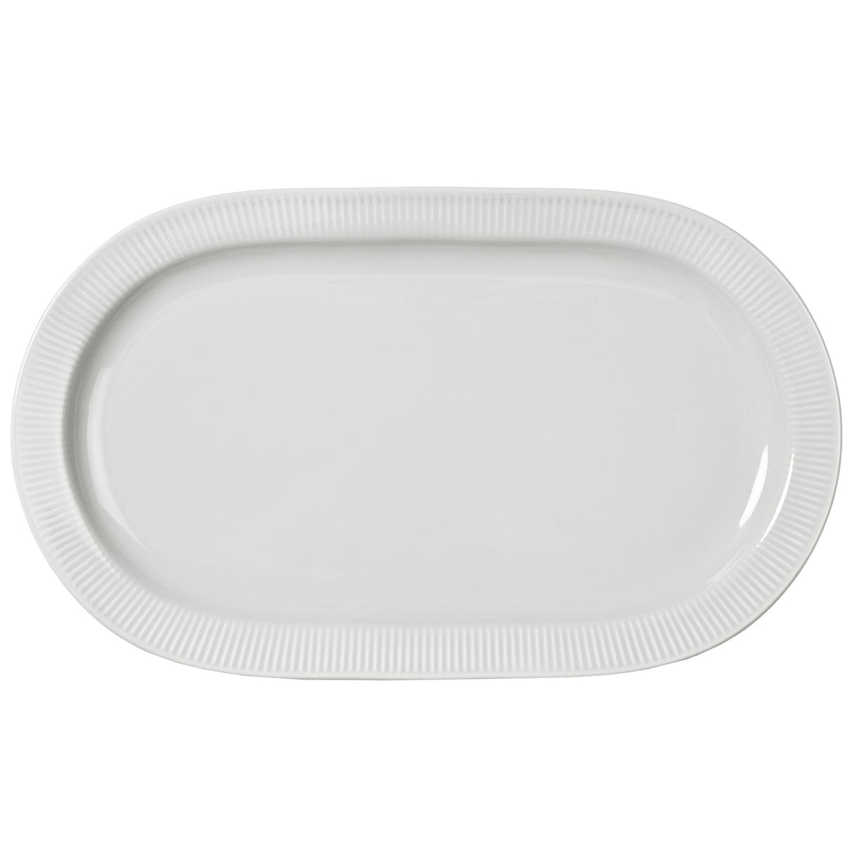 Sagaform Inka ovalt serveringsfad i hvid med bløde linjer til det dækkede bord