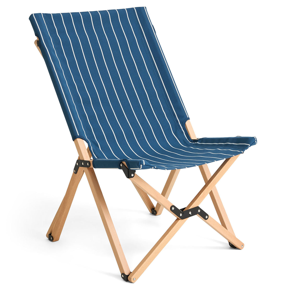 Hay Outdoor Market sammenklappelig stol med bøgetræsstel og blå/beige sæde