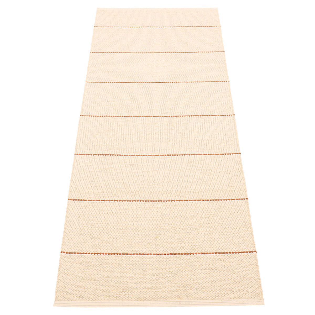 Pappelina Lea gulvtæppe med rustrøde striber i beige og vanilla, 225 x 70 cm
