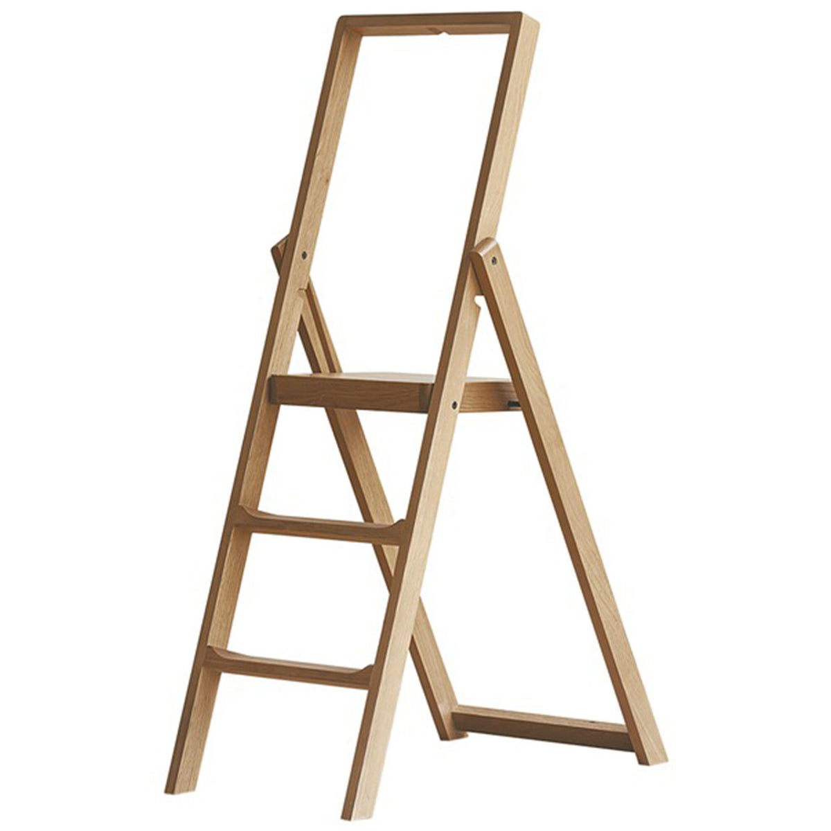 Sammenklappelig stige i eg fra Design House Stockholm, modellen Step