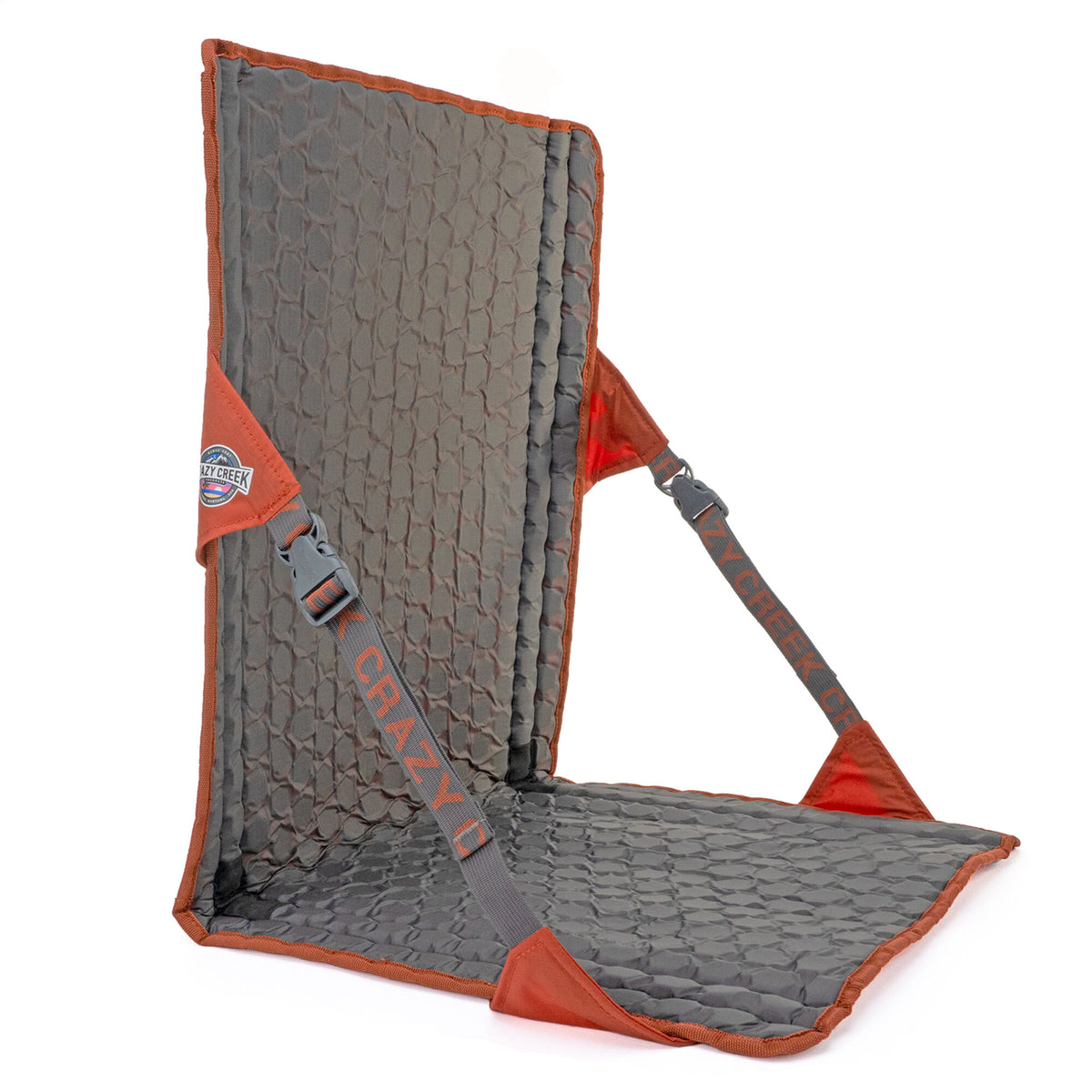 Kobberfarvet Crazy Creek Hex 2.0 Longback campingstol rullet sammen